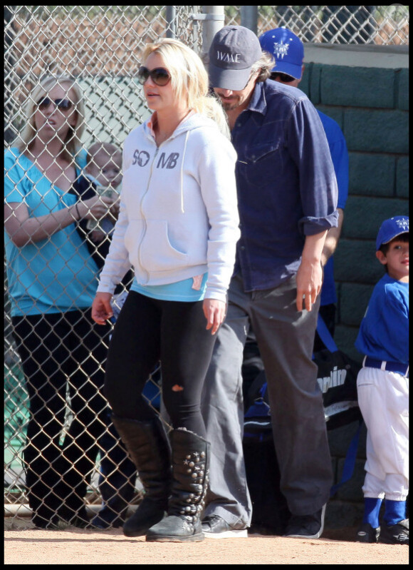 Britney Spears, Kevin Federline  et Jason Trawick lors d'un match de baseball de Sean Preston le 13 mars 
