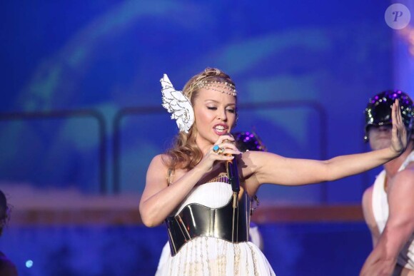 Kylie Minogue, "Les Folies Tour", à Paris, le 15 mars 2011