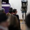 Vente aux enchères durant laquelle a été vendue la robe transparente portée par Kate Middleton il y a quelques années, à la Gallerie de Londres organisée par Kerry Taylor le 17 mars 2011