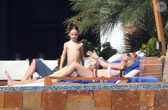 Kate Hudson et son compagnon Matthew Bellamy en vacances à Los cabos au Mexique, le 6 mars 2011