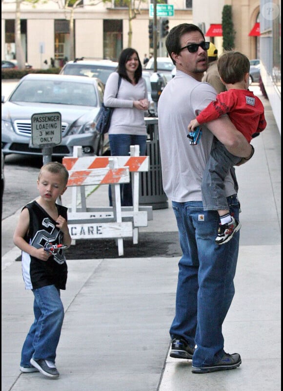 Mark Wahlberg et ses fils Michael et Brendan à Los Angeles le 18 mars 2011