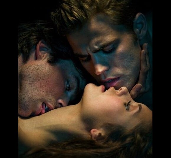 Les trois héros sexy de Vampire Diaries :  les vampires Ian Somerhalder, Paul Wesley et leur fantasme absolu l'innocence Nina Dobrev. 
