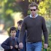 Simon Baker et ses filles Claude et Harry en virée dans les rues de Los Angeles (30 mars 2011)