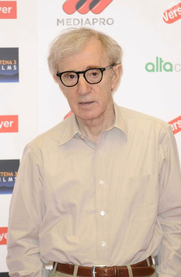 Le Woody Allen comédien a tourné deux scènes de Paris Manhattan, le premier film de Sophie Lellouche, le 2 avril 2011, à Paris.