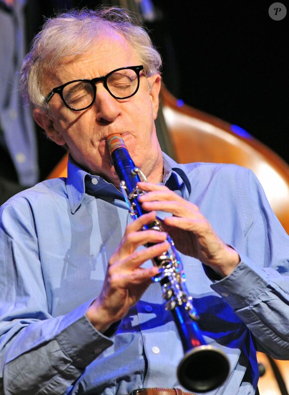 Le Woody Allen clarinettiste a joué avec son band de jazz au Grand Rex, le 2 avril 2011, à Paris.