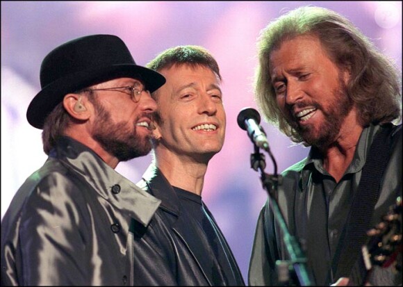 Les Bee Gees : Maurice, Robin et Barry Gibb en concert en1998