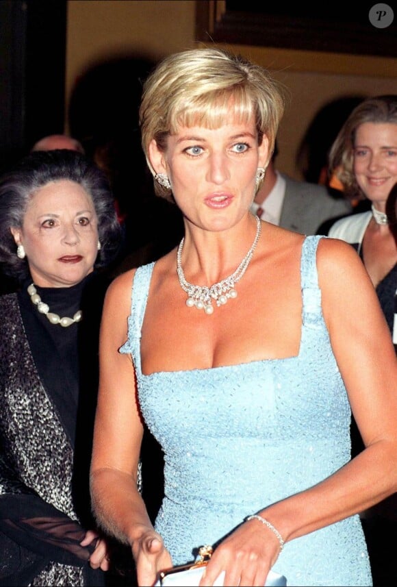 Lady Diana se rend à une représentation du Lac des cygnes, à Londres, en juin 1997.