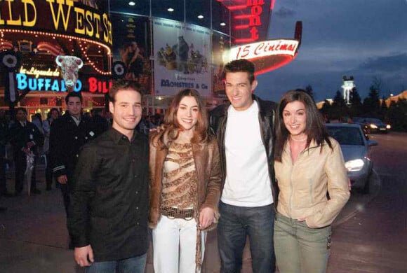 Jean-Pascal, Jenifer, Olivia et Mario de la Star Ac' à Disneyland Resort Paris en février 2002