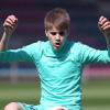 Justin Bieber s'entraîne avec le FC Barcelone, le 7 avril à Barcelone