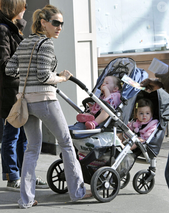 Sarah Jessica Parker avec ses jumelles Marion et Tabitha le 9 avril à New York
