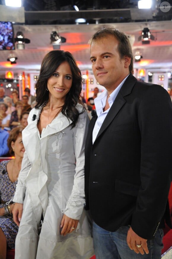 Stéphane Hénon et Fabienne Carat sur le plateau de Vivement Dimanche le 18 septembre 2011.