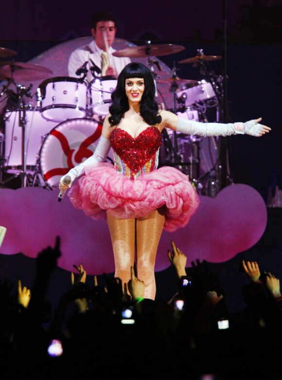 Katy Perry lors de son show en Ecosse le 6 avril 2011