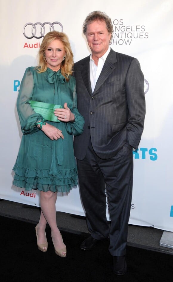 Kathy et Rick Hilton, généreux, ont participé à une soirée pour soulever des fonds pour favoriser l'art à l'école. Los Angeles le 13 avril 2011