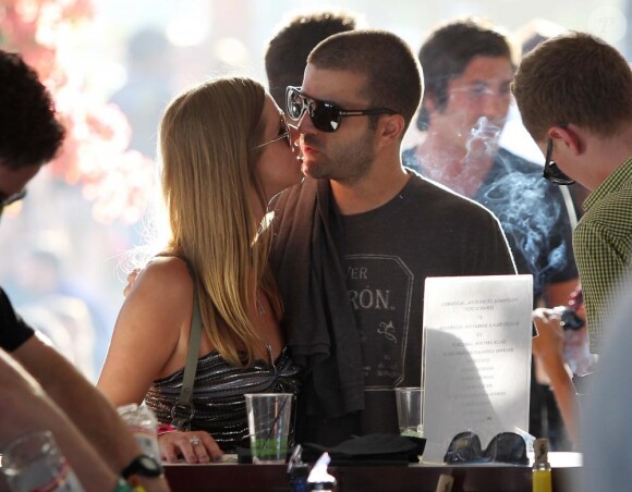 Nicky Hilton et son boyfriend David Katzenberg assistent au Festival de Coachella, vendredi 15 avril, à Indio (Californie).