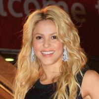 Shakira, magnifique et amoureuse, motive Gerard Piqué avec ses baisers !