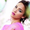 Jessica Alba porte le make-up coloré de saison !