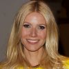 Radieuse, Gwyneth Paltrow est en pleine séance de dédicace. L'actrice vient de sortir son livre de recettes de cuisine My Father's Daughter. Los Angeles, 21 avril 2011