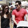 Johnny Knoxville et sa femme Naomi Nelson enceinte se promènent à Los Angeles avec leur fils Rocko le 15 avril 2011
