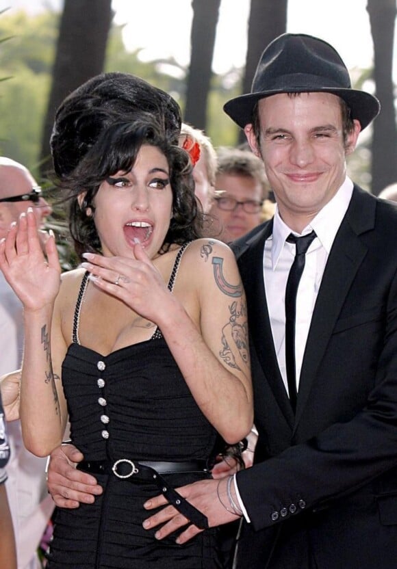 Amy Winehouse et son ex-mari Blake Fielder-Civil au temps du bonheur en février 2010