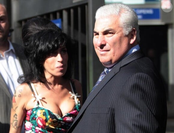Amy Winehouse et son père Mitch au tribunal de Westminster à Londres en mars 2009
