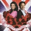 Stéphane Bern et Marie Drucker s'affichent en jeunes mariés pour promouvoir le mariage de Kate et William, qu'ils commenteront en  direct sur France 2 le 29 avril 2011.