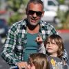 Christian Audigier avec ses enfants, Rocco et Vito. Magasin Toys R Us, à Los Angeles
 