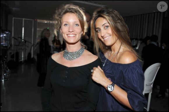 Alexandra Lamy et Valérie Messika lors de la soirée au showroom Messika à Paris le 28 avril 2011
 