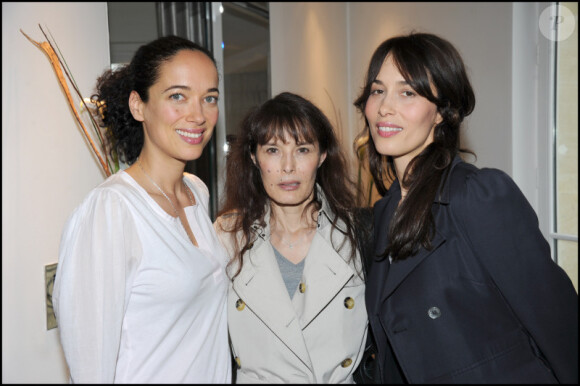 Bambou, Dolores et Carmen Chaplin lors de la soirée au showroom Messika à Paris le 28 avril 2011
 