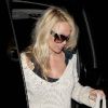Pamela Anderson et son compagnon Jon Rose sont à l'aéroport de Los Angeles, en partance pour New York. Le 28 avril 2011
