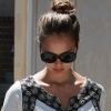 Jessica Alba, le jour de ses 30 ans, le 28 avril 2011, sortant du café Chez Marie à Los Angeles.