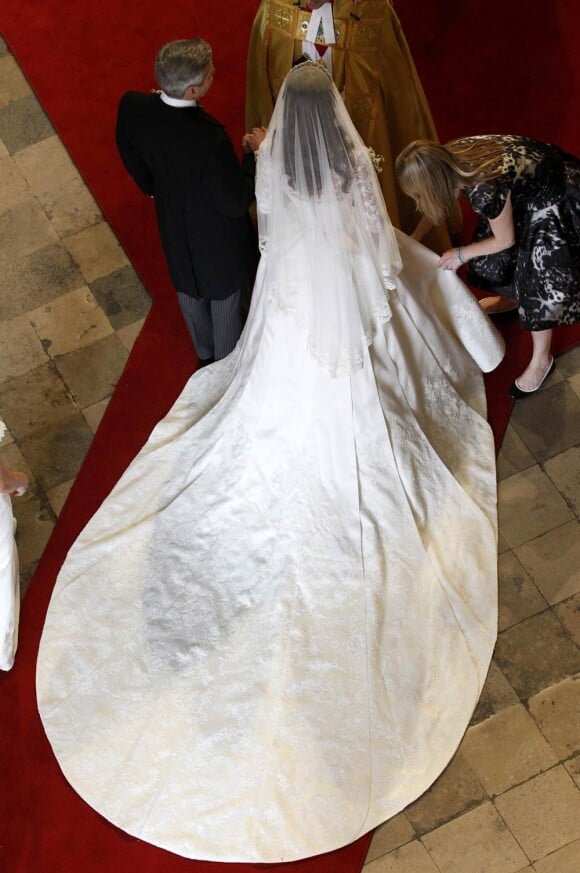 La robe de Kate Middleton, dessinée par Sarah Burton pour Alexander McQueen est estimée à plus de 40 000 livres sterling !