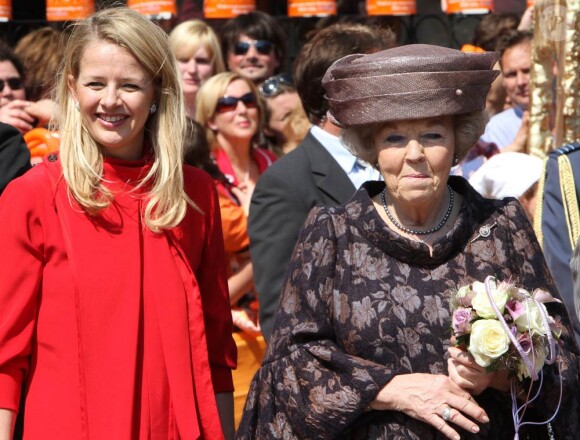 La princesse Mabel et la reine Beatrix lors du Koninginnedag, le 30 avril 2011, aux Pays-Bas.