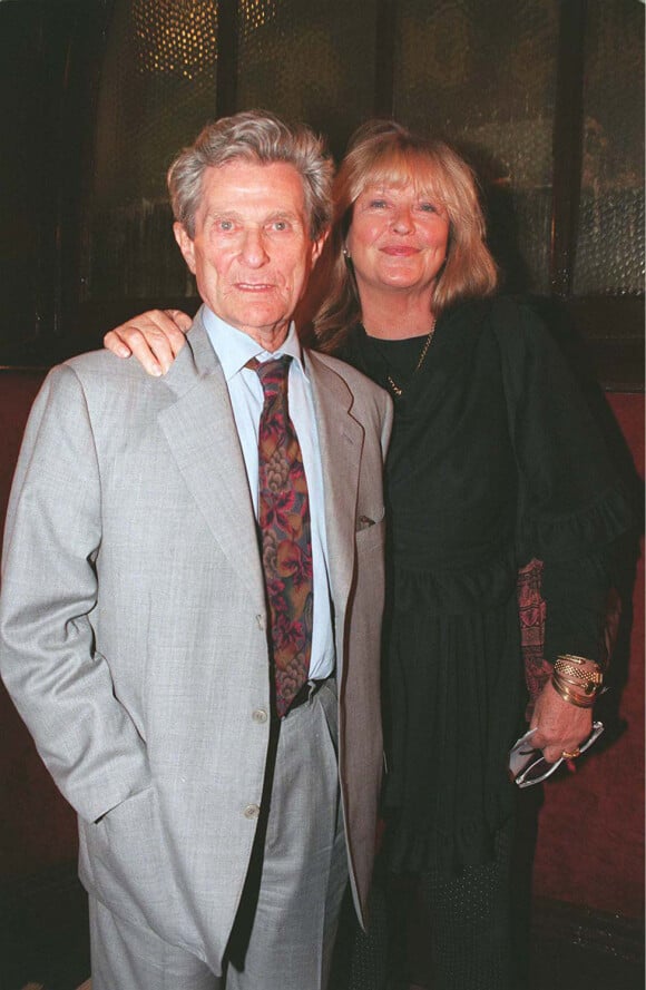 Marina Vlady et son compagnon, aujourd'hui décédé, Léon Schwartzenberg, à Paris, le 17 septembre 1998.