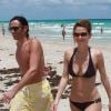 Maria Menounos et son chéri Kevin Undergaro, sur la plage à Miami, le 1er mai 2011