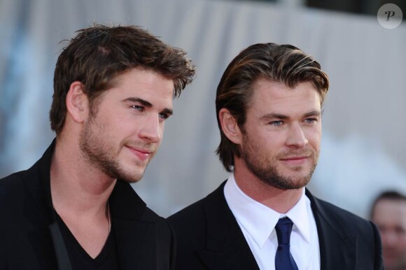 Liam et Chris Hemsworth lors de l'avant-première de Thor, au El Capitan d'Hollywood, à Los Angeles, le 2 mai 2011.