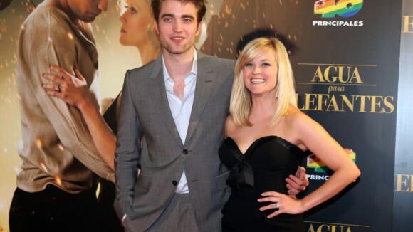 Robert Pattinson raconte sa soirée bien arrosée avec Reese Witherspoon !