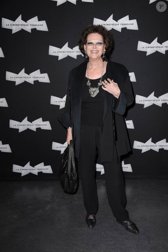 Claudia Cardinale à l'occasion de l'hommage donné à Jean-Pierre Aumont avec projection de La Nuit américaine, qui s'est tenu à la Cinémathèque Française, à Paris, le 2 mai 2011.