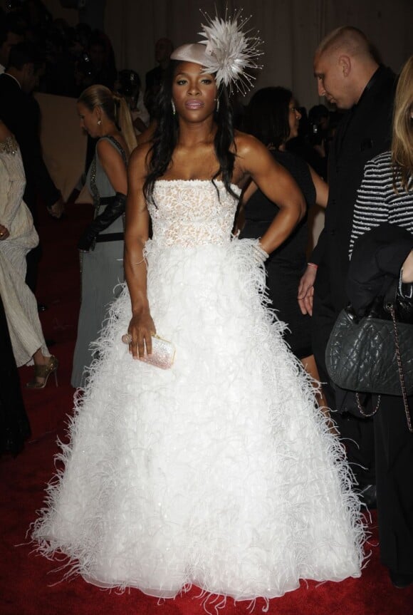 Serena Williams s'est trompée de jour pour le mariage de Will and Kate ! Non à cette robe poilue... New York, 2 mai 2011