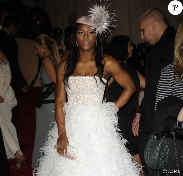 Serena Williams s'est trompée de jour pour le mariage de Will and Kate ! Non à cette robe poilue... New York, 2 mai 2011