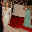 Fergie opte pour une robe qui ne la met pas vraiment en valeur... Dommage ! New York, 2 mai 2011