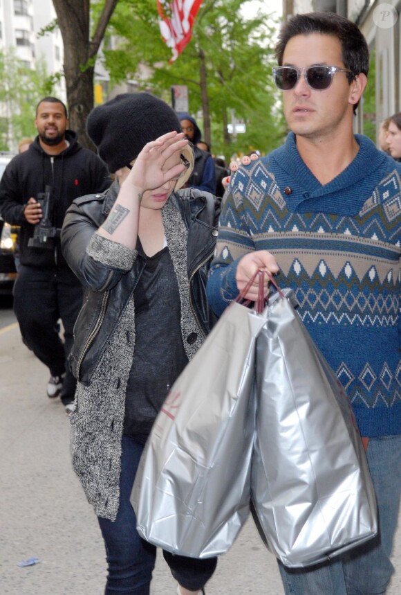 Kelly Osbourne timide et peu aimable à New York le 2 mai 2011