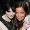 La chanteuse Uffie et la créatrice Jade Jagger lors de la présentation de la nouvelle collection Morellato, dans l'enceinte du Club de l'Arc, à Paris, le 5 mai 2011.