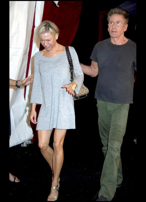 En août 2007, Renée Zellweger dévoilait ses jambes fluettes 