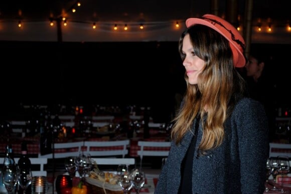 Rachel Bilson, superbe lors du dîner Chanel en l'honneur de Karl Lagerfeld à Antibes, le 8 mai 2011