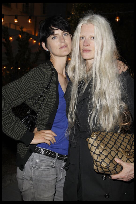 Stella Tennant et Kristen McMenemy au dîner donné en l'honneur de Karl Lagerfeld à Antibes le 8 mai 2011