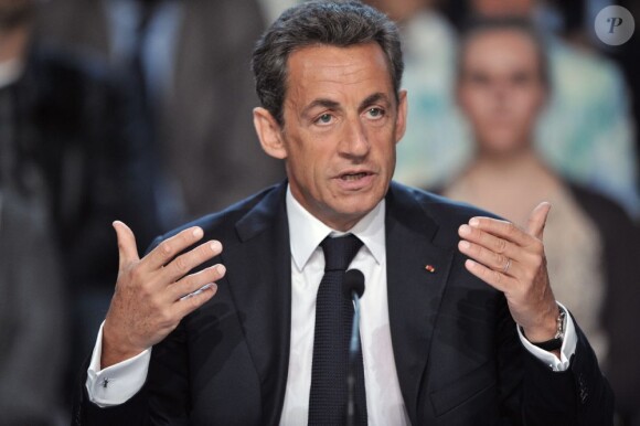 Nicolas Sarkozy, le 5 mai 2011, en visite à l'hôpital de Fontainebleau.