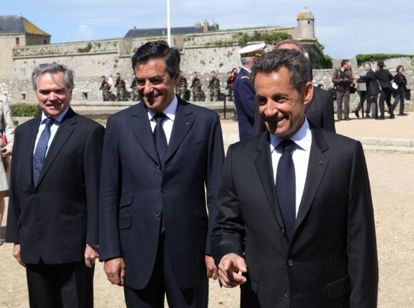 Nicolas Sarkozy, François Fillon et Bernard Accoyer à l'occasion du 66 anniversaire du 8 mai 1945, à Port-Louis.