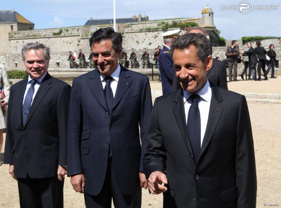 Nicolas Sarkozy Francois Fillon Et Bernard Accoyer A L Occasion Du 66 Anniversaire Du 8 Mai 1945 A Port Louis Purepeople Nicolas Sarkozy Francois Fillon Et Bernard Accoyer A L Occasion Du 66 Anniversaire Du 8 Mai 1945 A Port Louis Purepeople