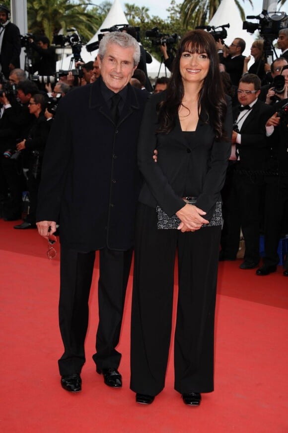 Claude Lelouch et sa compagnon Valérie lors de l'ouverture du festival de Cannes le 11 mai 2011