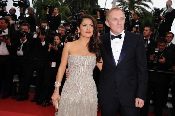 Une Salma Hayek magnifique accompagnée de son mari François Pinault à l'ouverture du Festival de Cannes 2011